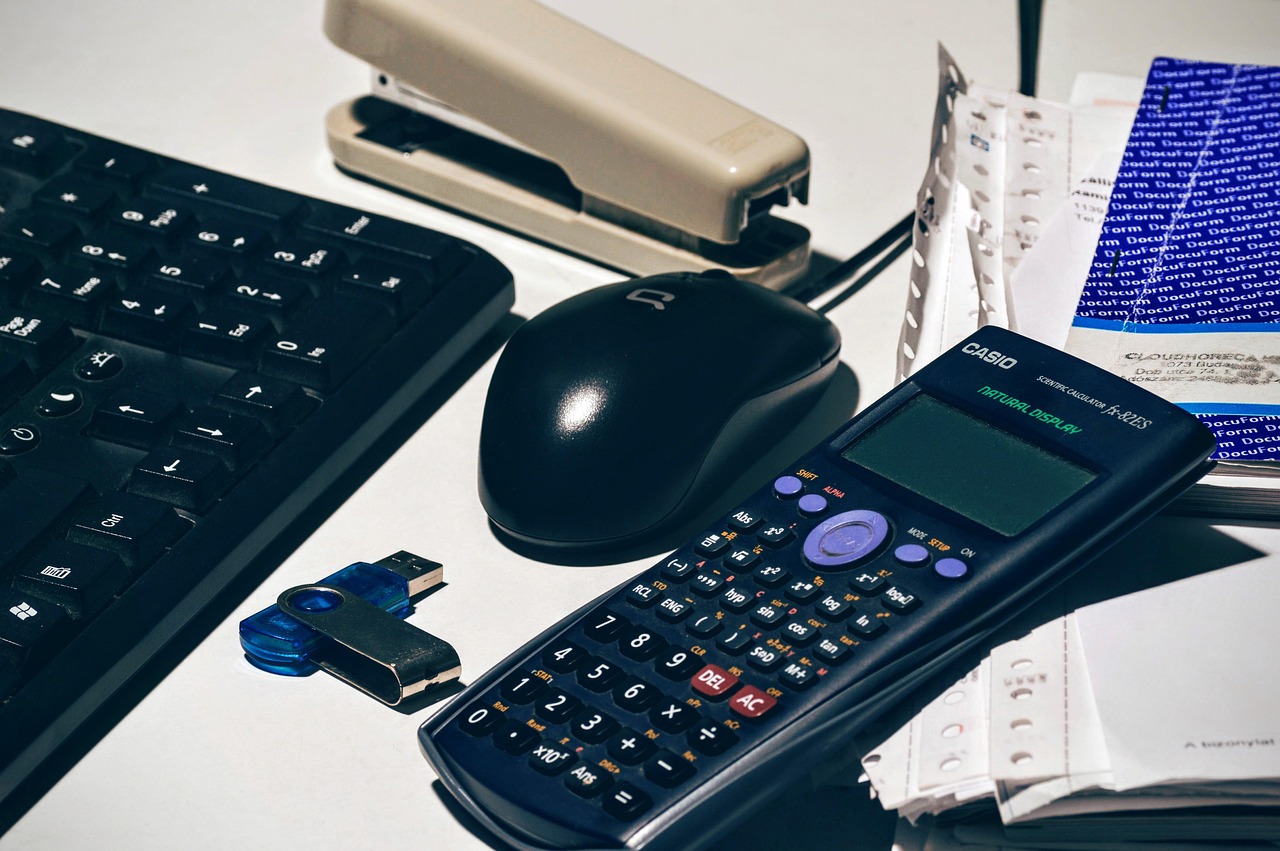 accounting bookkeeping calculator desk